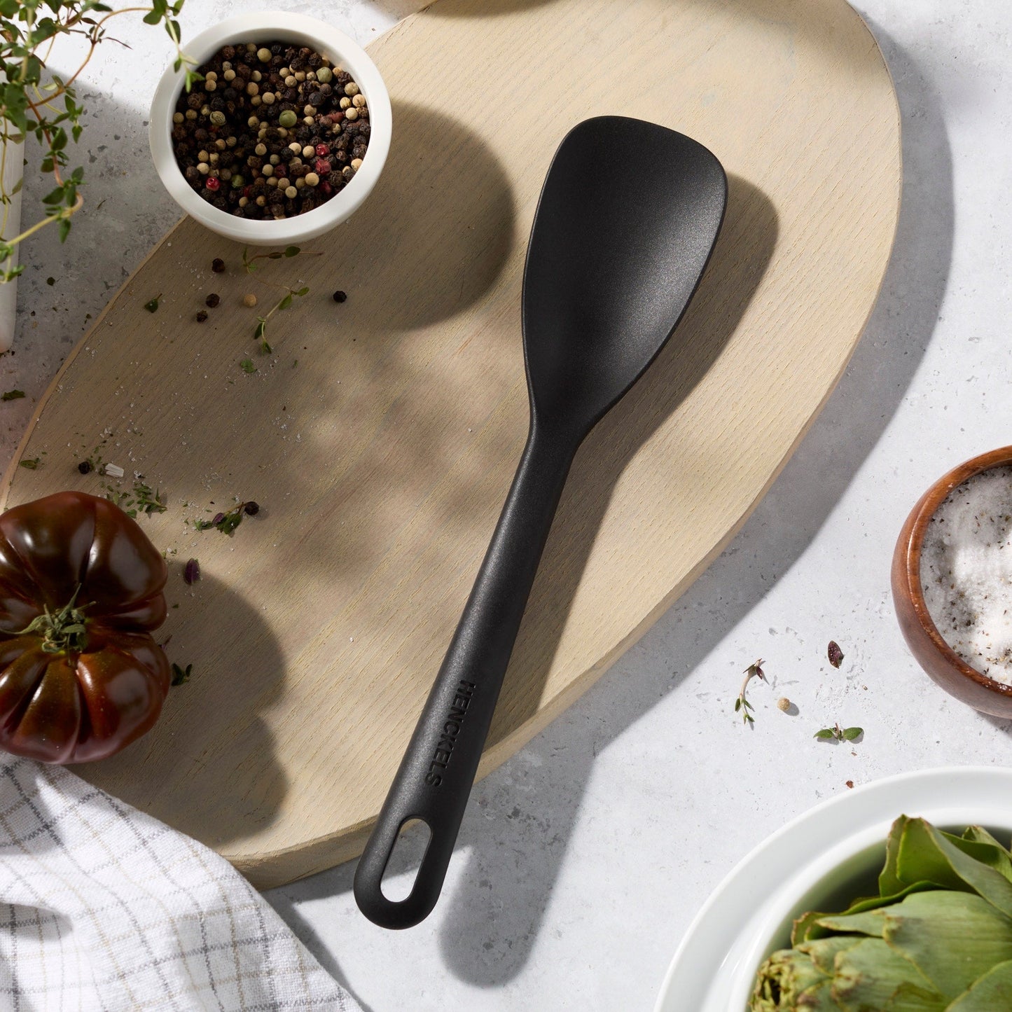 Ensemble de 3 poêles à frire HENCKELS Paradigm avec spatule et cuillère de service en prime - 5 pièces
