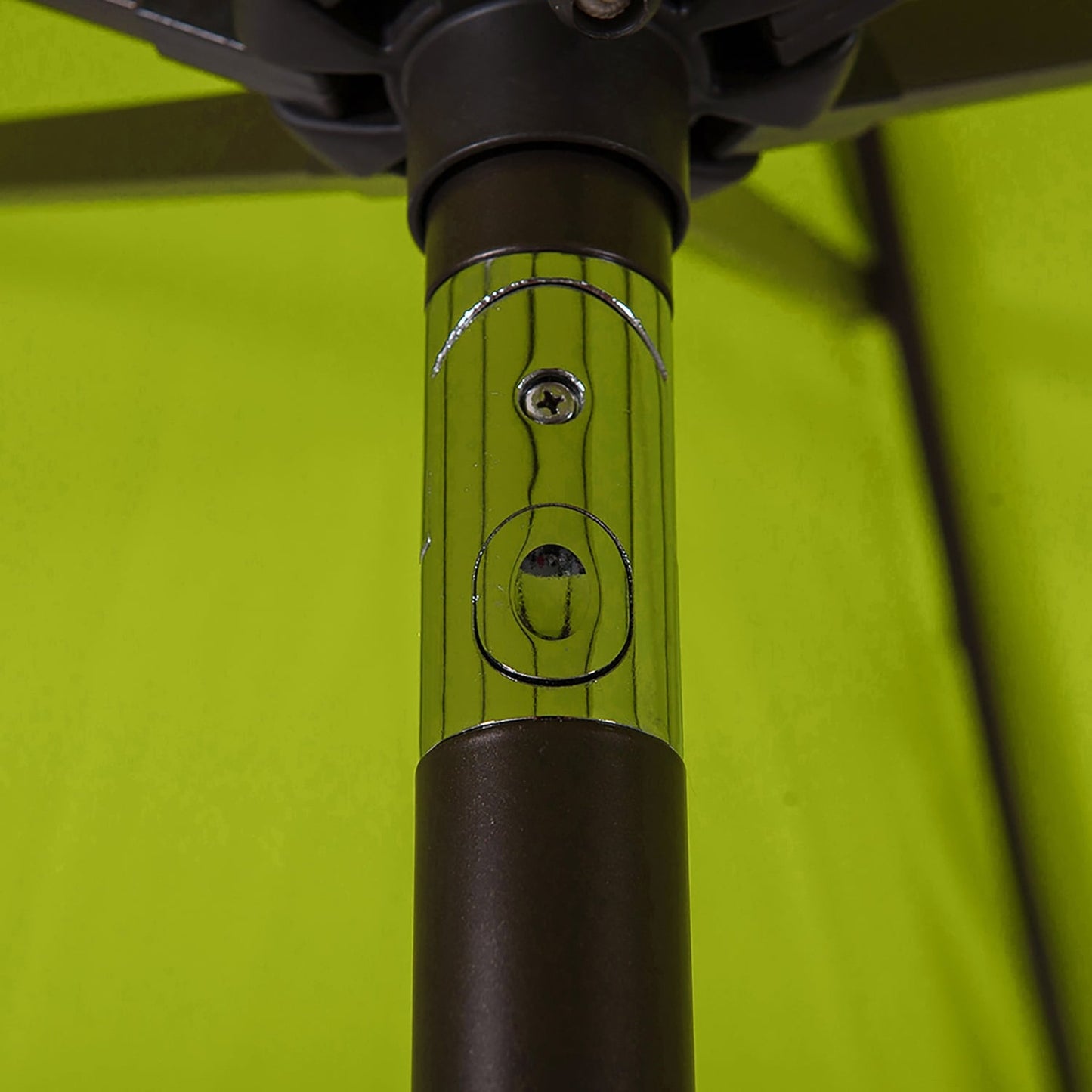 Parasol de patio Lopes de 9 pieds avec base en finition bronze et support de poids inclus