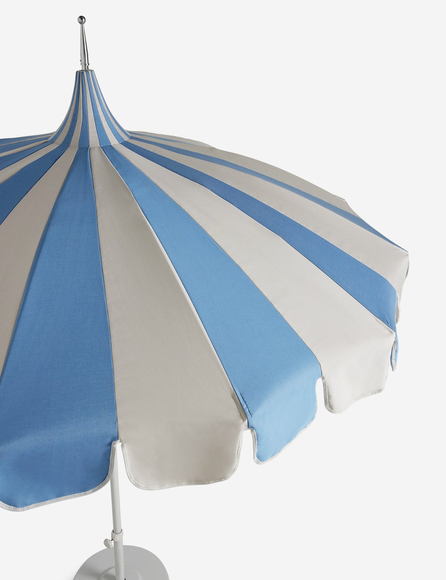 Parasol d'extérieur Aamu 8'6 Pagoda par Sarah Sherman Samuel
