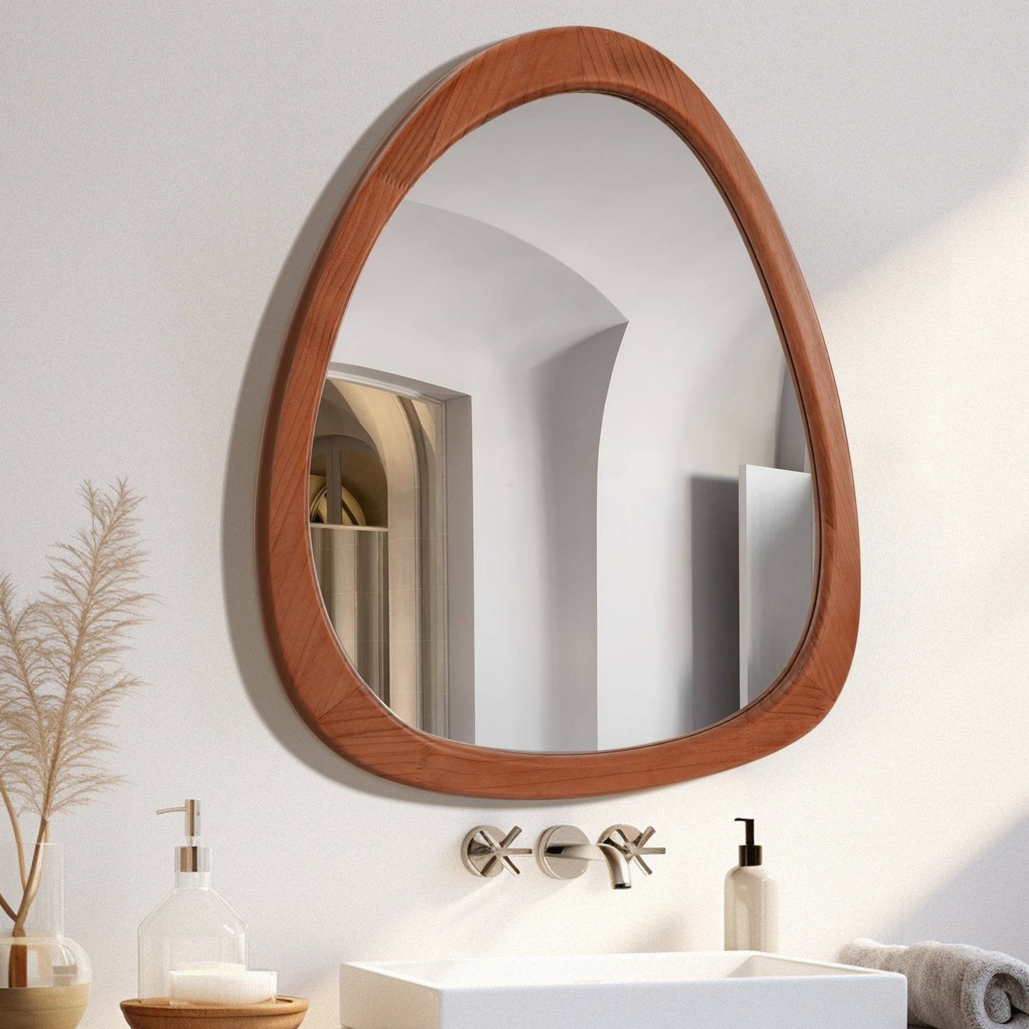 Miroir mural asymétrique en forme de pavé avec cadre en pin